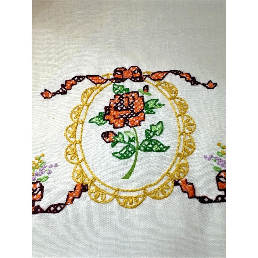 Pair Of Vintage Large 33" x20" White Pillowcases With Flower Embroidery NWOT - Picture 6 of 11